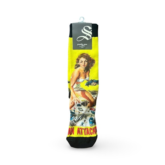 Socksmith Novelty Crew Sock Attack of the 50 Ft Women NEW - Picture 1 of 4